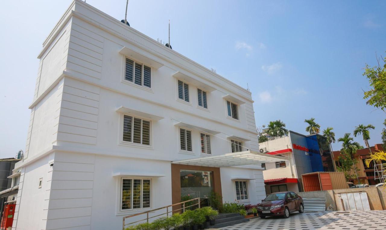 Phoenix Holidays Kochi Exterior photo
